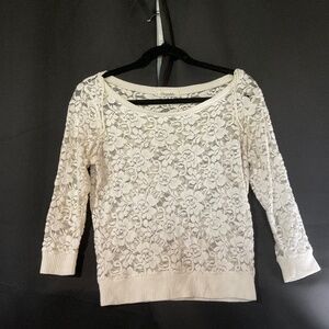 Aeropostale Women’s Top, White, Lacey flower pattern, shear size M